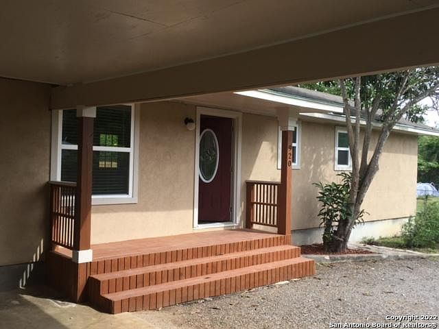 1st image of 920 Lazy Creek Ln