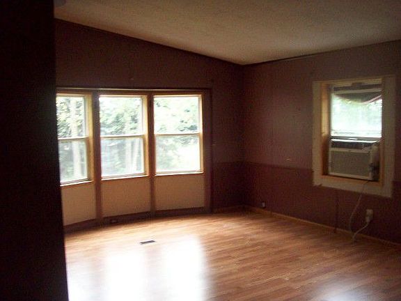 4th image of 20820 Biscayne Ave