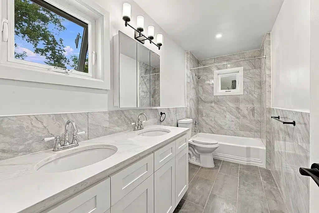 4 bed, 1309 sqft, $6,900 — Photo 3