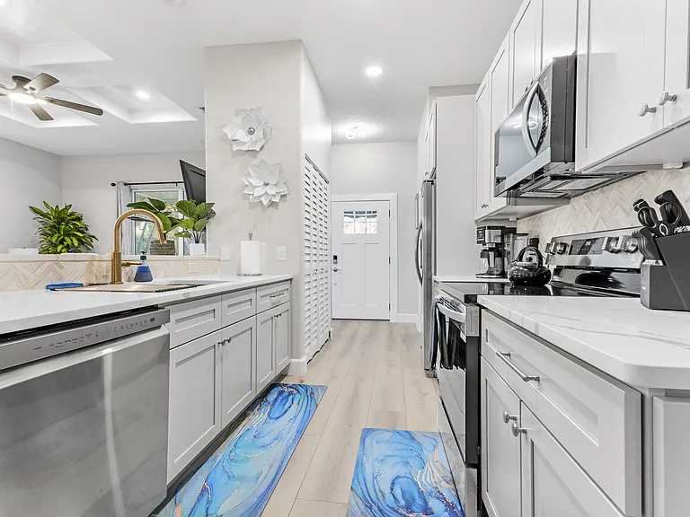 2048 Hansen St — Photo 3