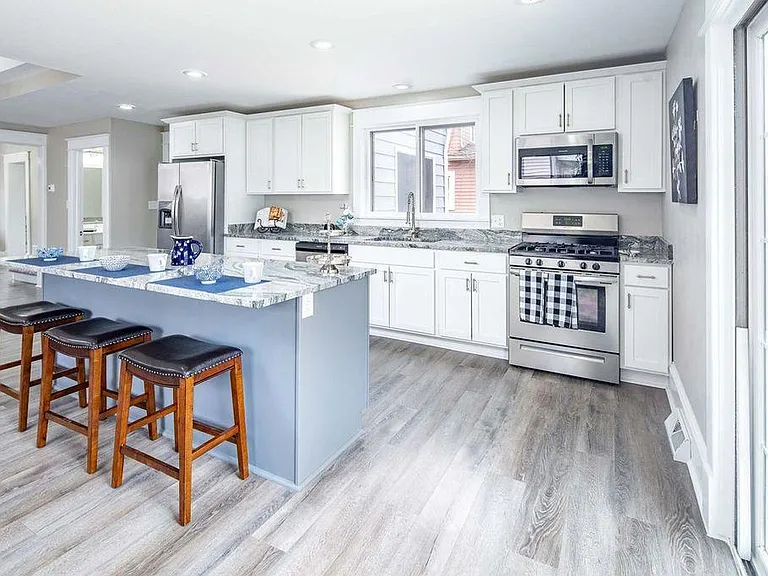 115 Marquette Ave — Photo 4