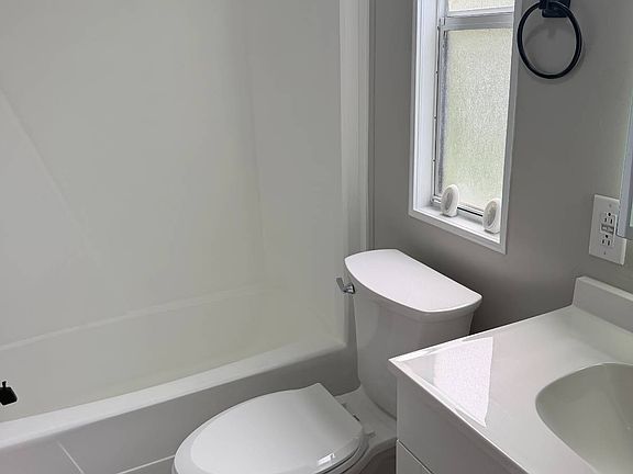 5th image of 34 Royal Dr #34