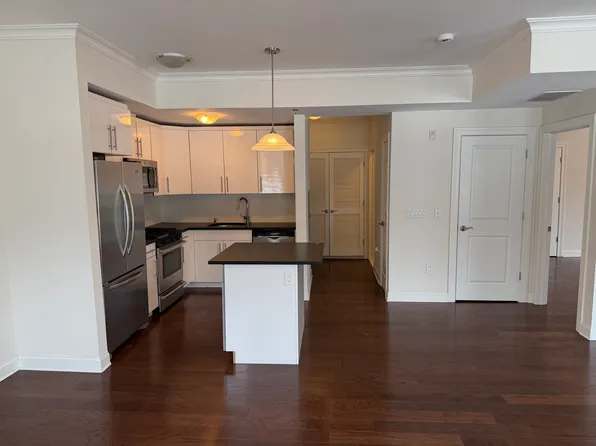 2001 Hudson Terrace image 1 of 15