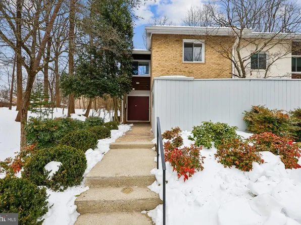 318 New Mark Esplanade, Rockville, MD 20850