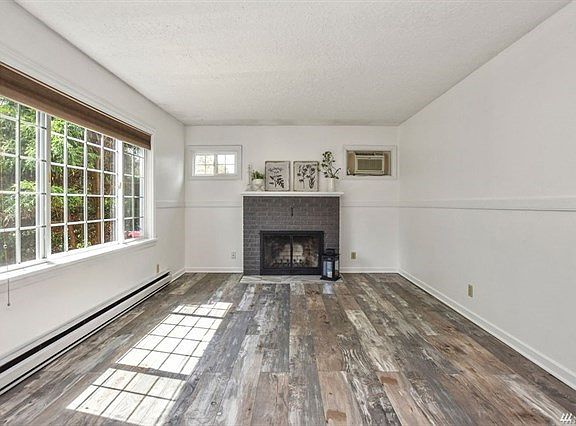 BRAND NEW Laminate wood flooring!