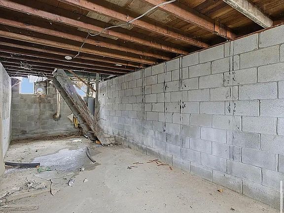 5th image of 645 Old Fox Rd