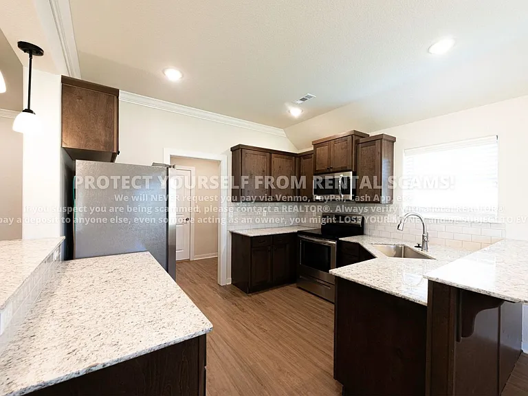 520 Aster St — Photo 4