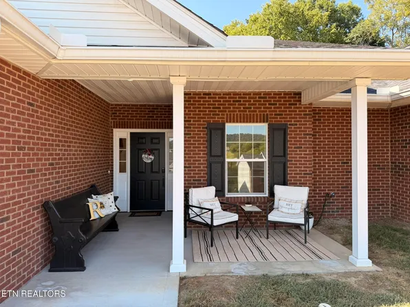 1032 Patriots Lndg, Dandridge, TN 37725