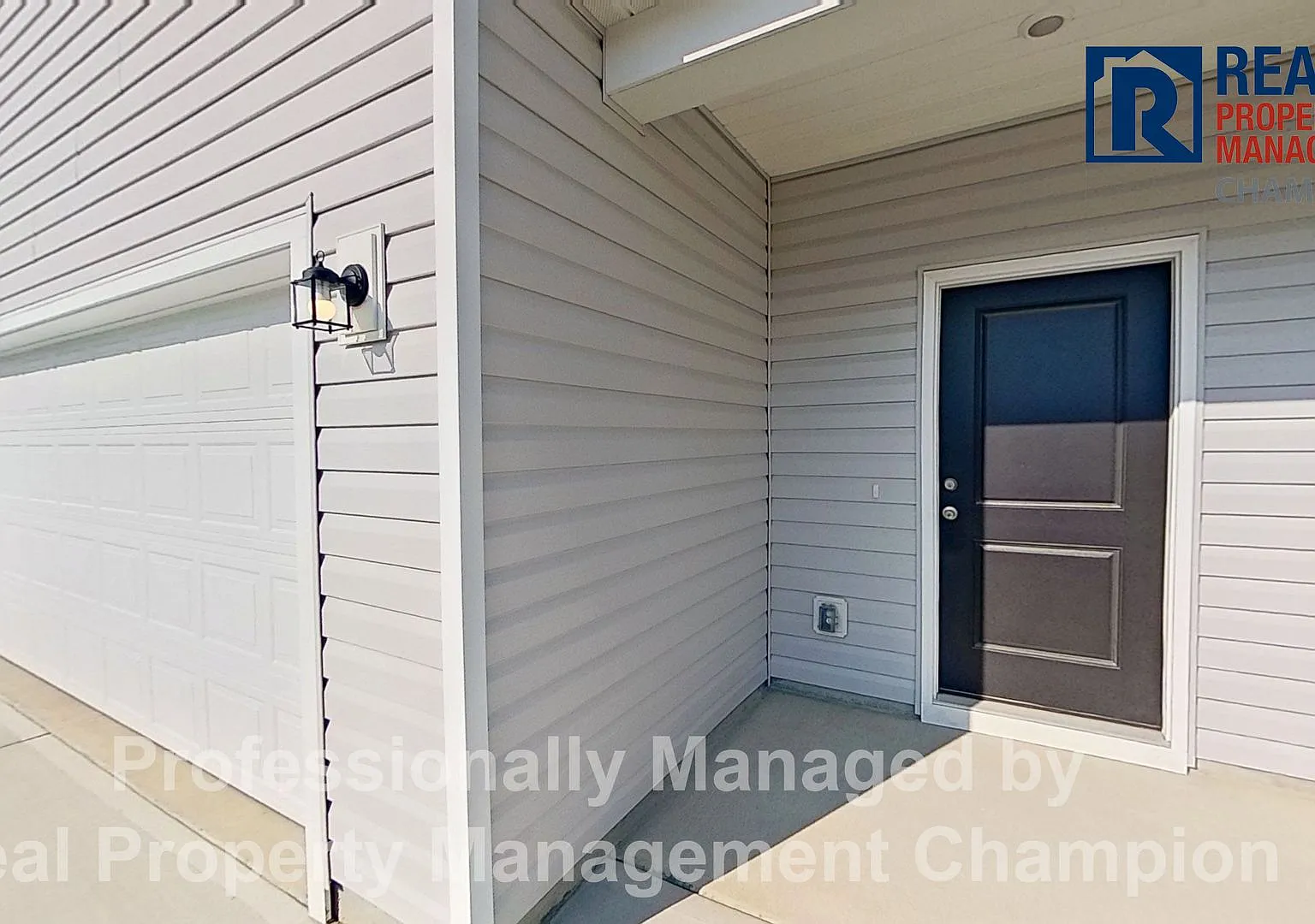 Newly Constructed 4 BD/2.5 BA Home in the East Lake Community in Leland — Photo 2