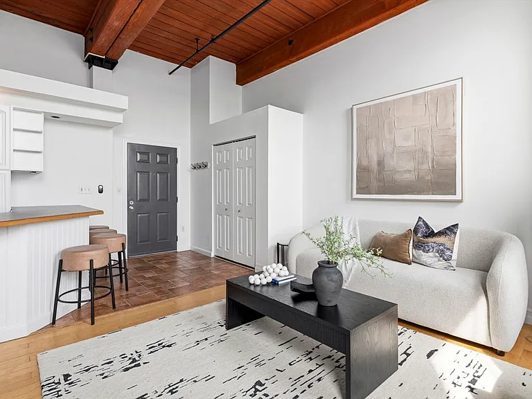 320 W 2nd St #412 — Photo 7