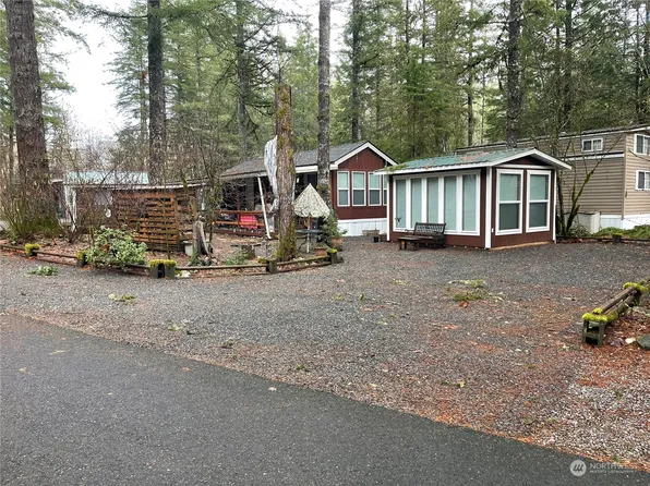 168 Christmas Tree Circle, Deming, WA 98244