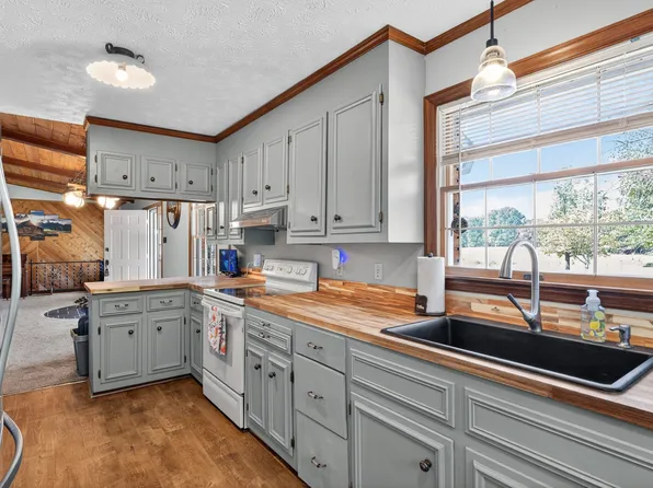 1992 Locke Bend Rd, McMinnville, TN 37110