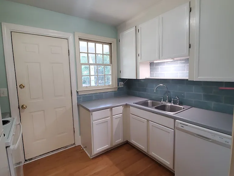 4547 Oxford Rd — Photo 6