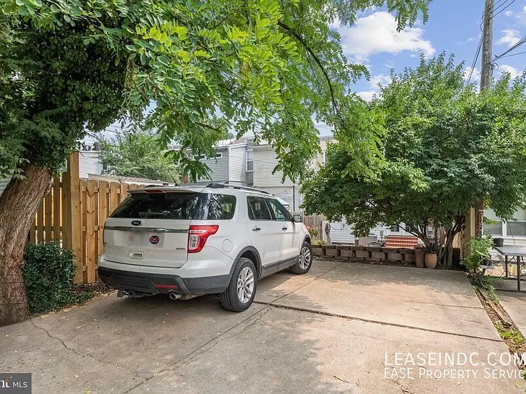 121 Webster St NW — Photo 35