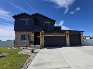 1104 Hess Ave, Cheyenne, WY 82001