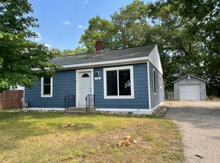 530 Oak St, Ferrysburg, MI 49409