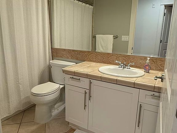 4th image of 326 Queen Anne Ave N APT 403