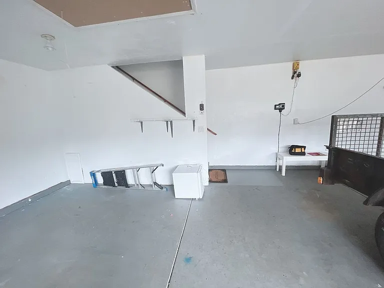 4011 Harlington Cir — Photo 34