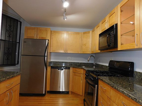 5th image of 1039 N Lasalle St #4B