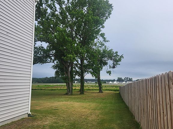 2nd image of 1187 Queensland Lane