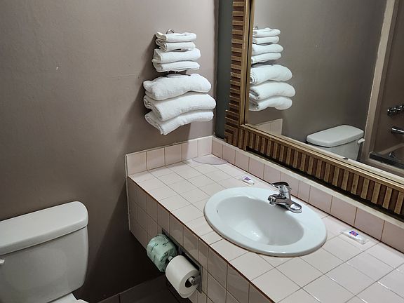 4th image of 1345 Highland Ave #236