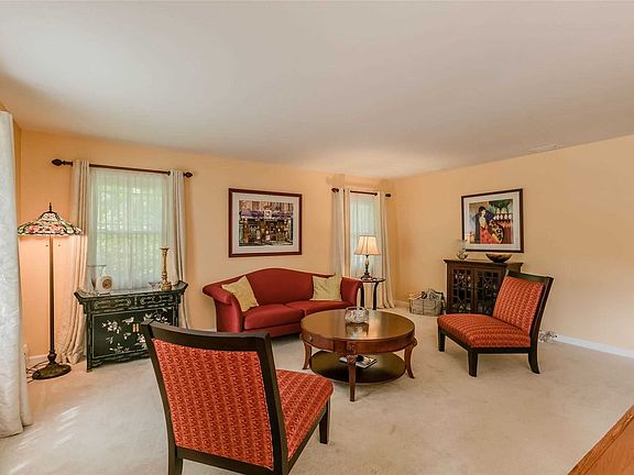 5th image of 57 Wellsley Ln