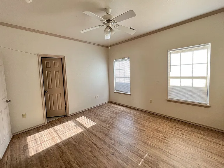 11234 Queen Anne Ave — Photo 8