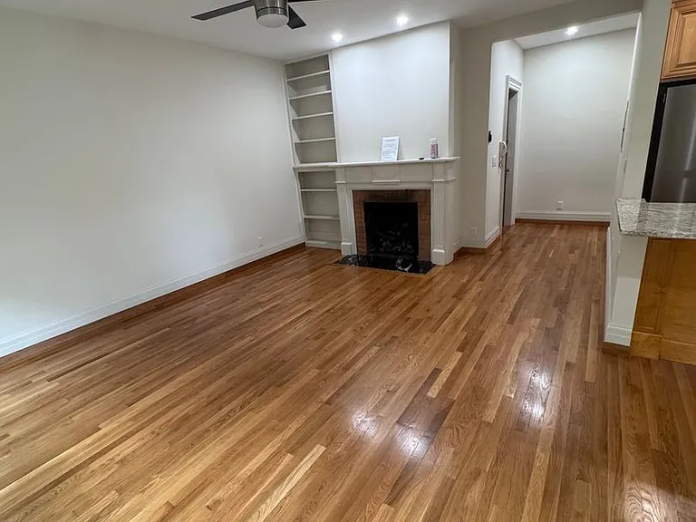 Amherst Woods Apartments — Photo 34
