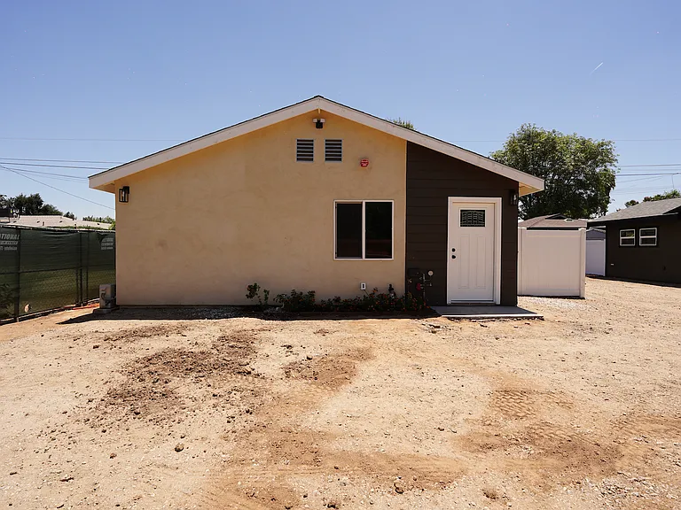 4805 Charlotte Way — Photo 3