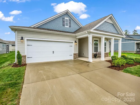 775 Summerfield Pl, Flat Rock, NC 28731