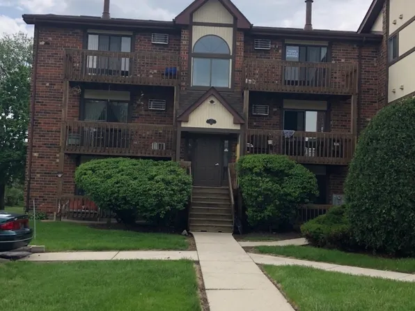 413 Berkshire Dr #32, Crystal Lake, IL 60014
