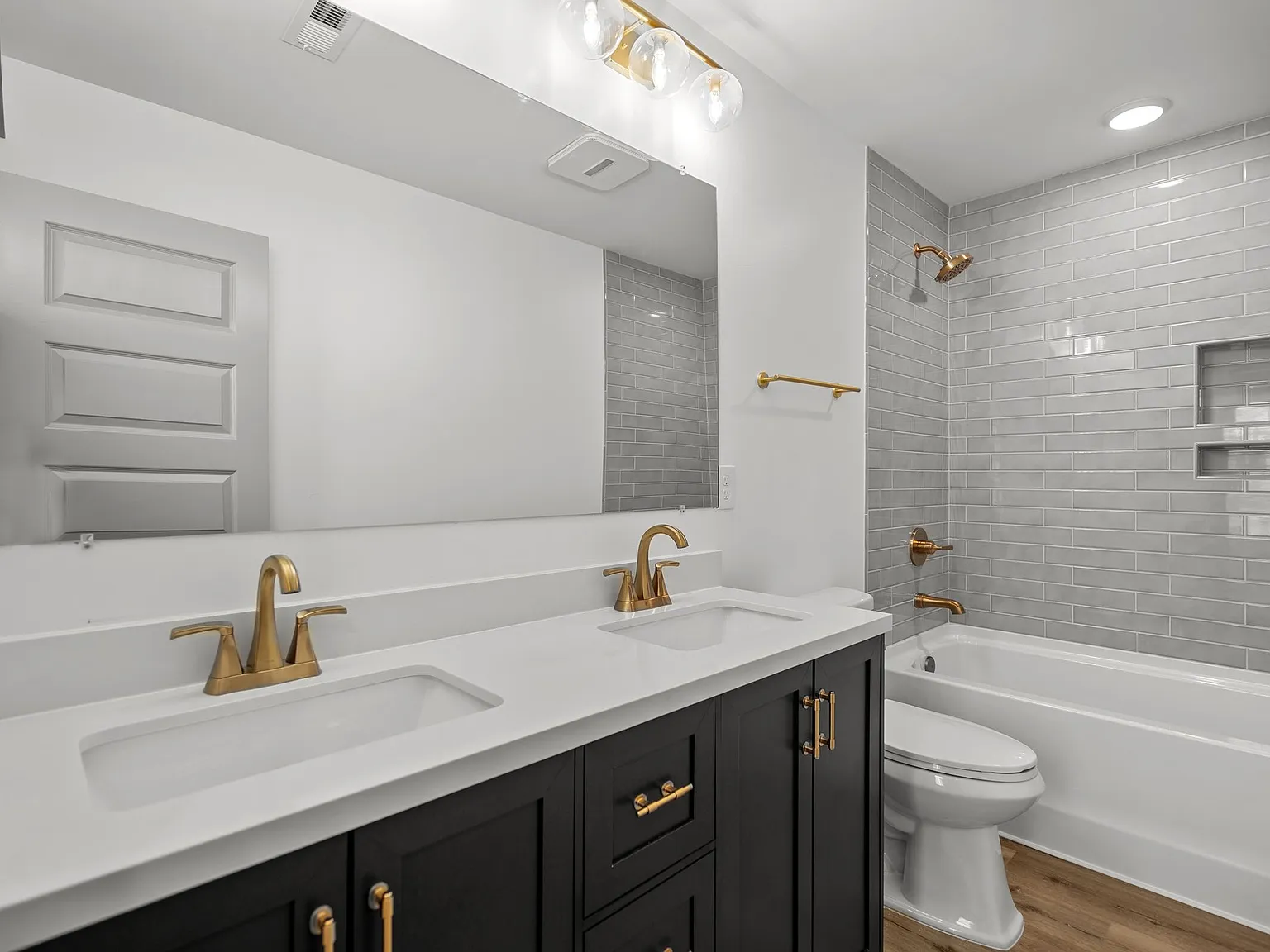 3 bed, 1250 sqft, $2,600 — Photo 2