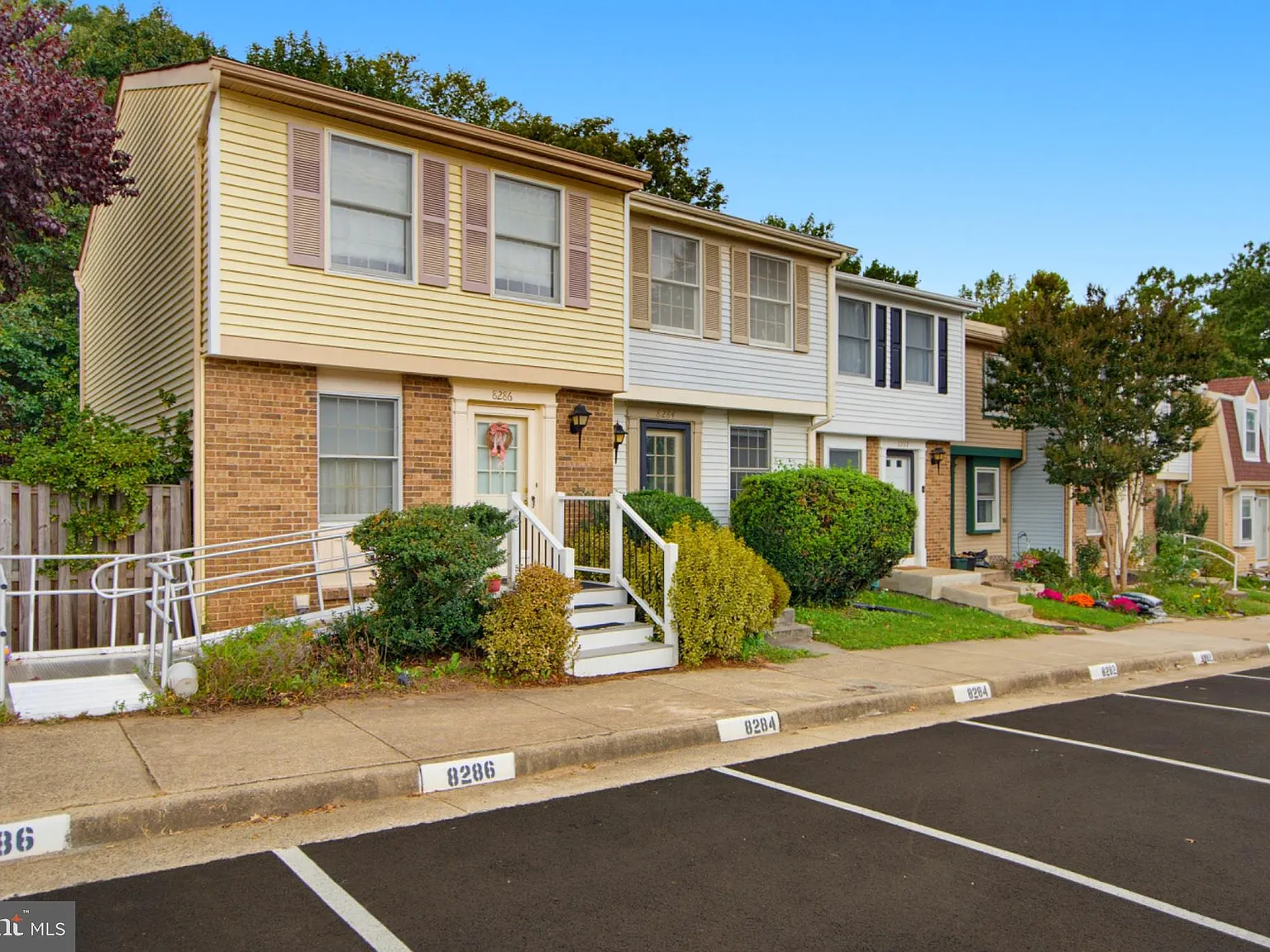 2 bed, 1.5 bath, 1395 sqft, $2,600 — Photo 2