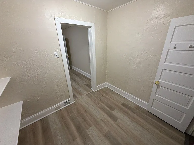 114 Smith Ave — Photo 16
