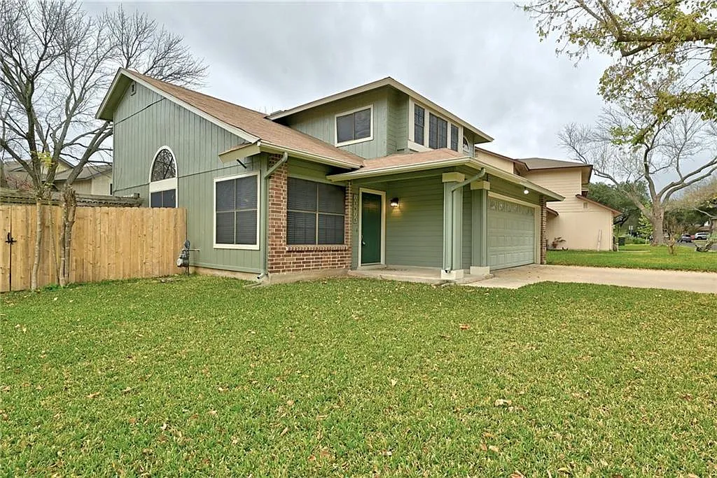 3 bed, 2.5 bath, 1567 sqft, $2,200 — Photo 2