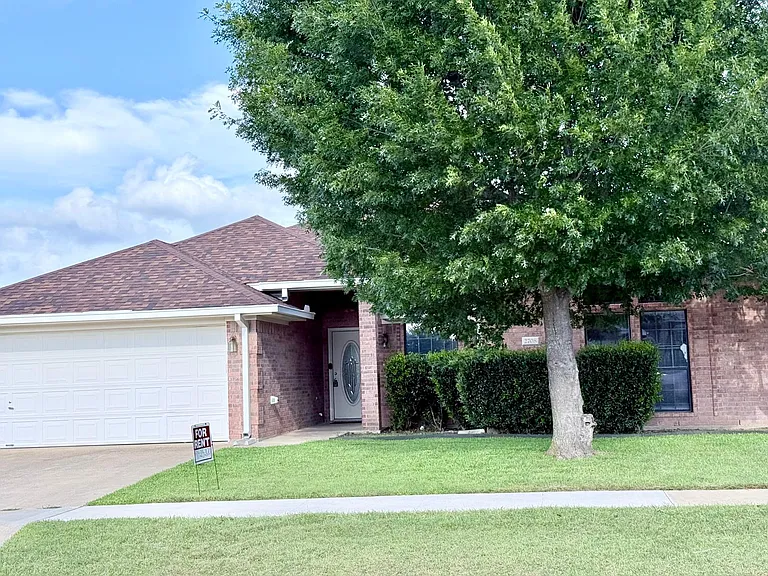 2708 Hydrangea Ave — Photo 1