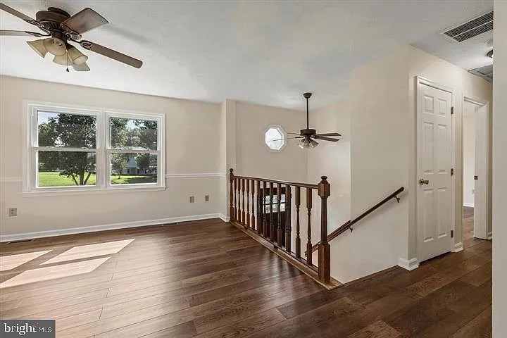 136 Nightingale Ave — Photo 7