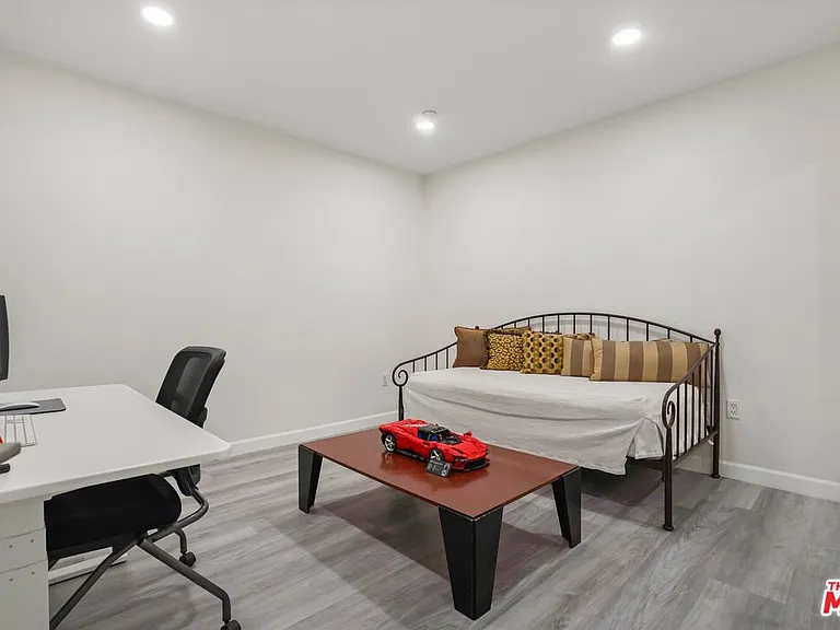 1100 Wilshire Blvd #3307 — Photo 20