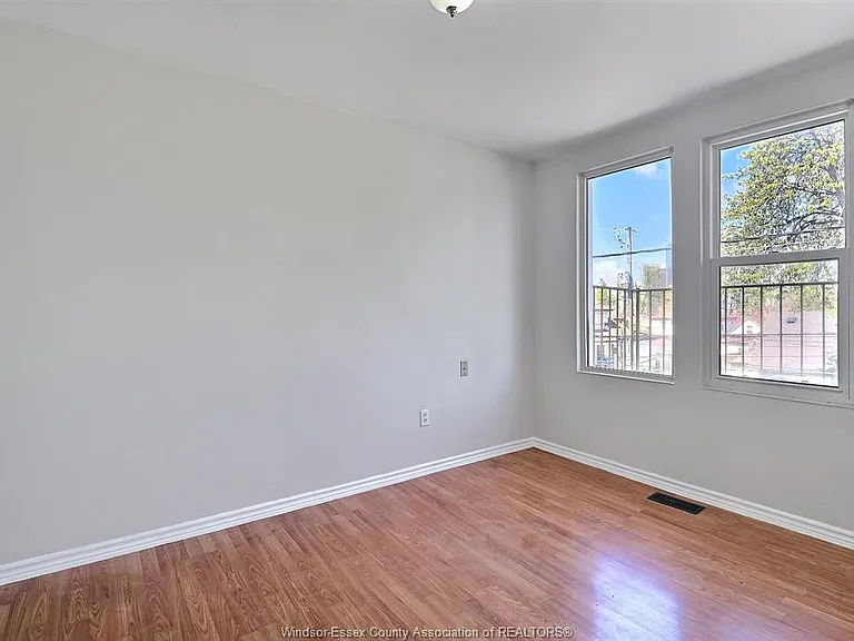 401 Parent Ave #2 — Photo 8