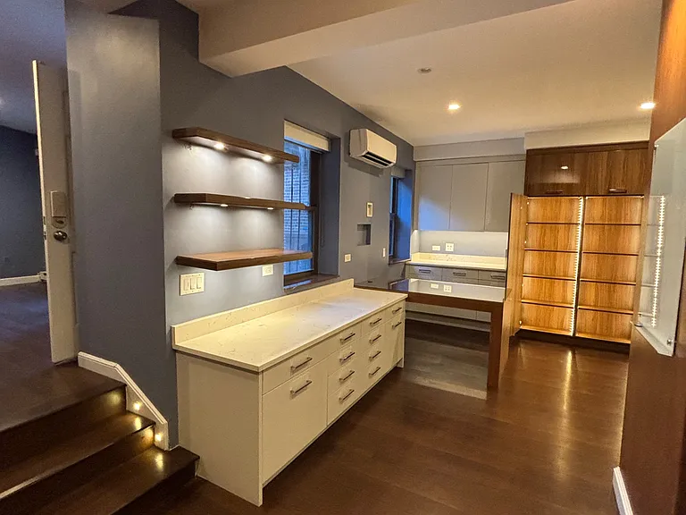 662 Massachusetts Ave #2 — Photo 1