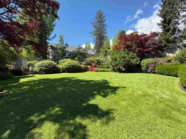 630 Roche Point Dr #104, North Vancouver, BC V7H 3A1