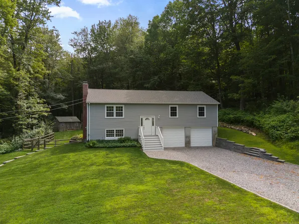 23 Farnsworth Drive, New Hartford, CT 06057