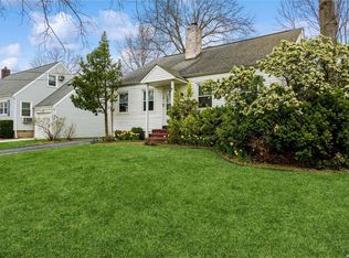 18 Stevenson Rd, Hewlett, NY 11557