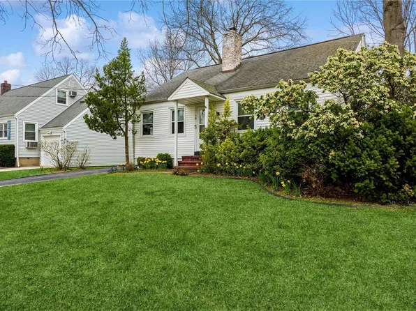 18 Stevenson Road, Hewlett, NY 11557