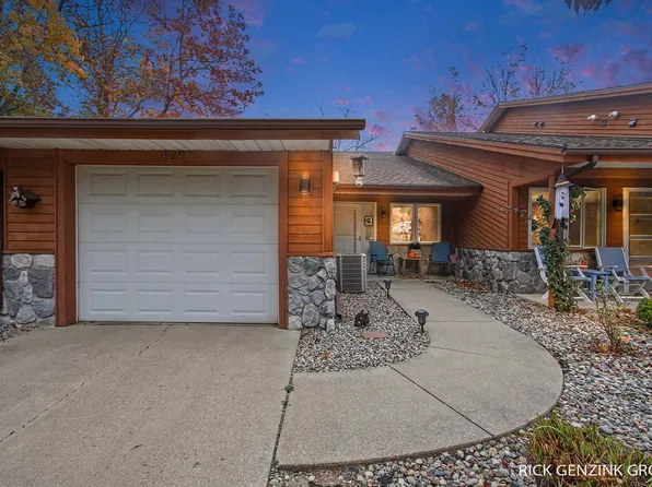 429 Harbor Lake Dr #10, Douglas, MI 49406