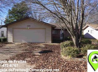 305 Club Ln, Conway, AR 72034