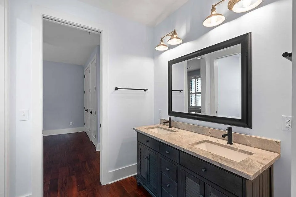 4 bed, 3.5 bath, 3428 sqft, $15,000 — Photo 3