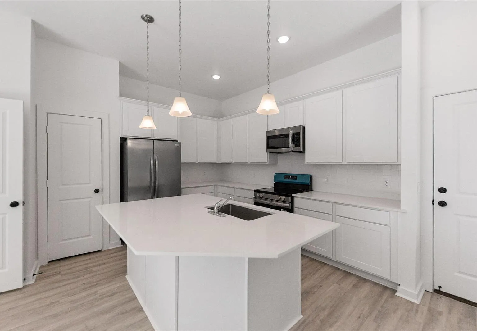 3 bed, 2.5 bath, 1390 sqft, $1,950 — Photo 3