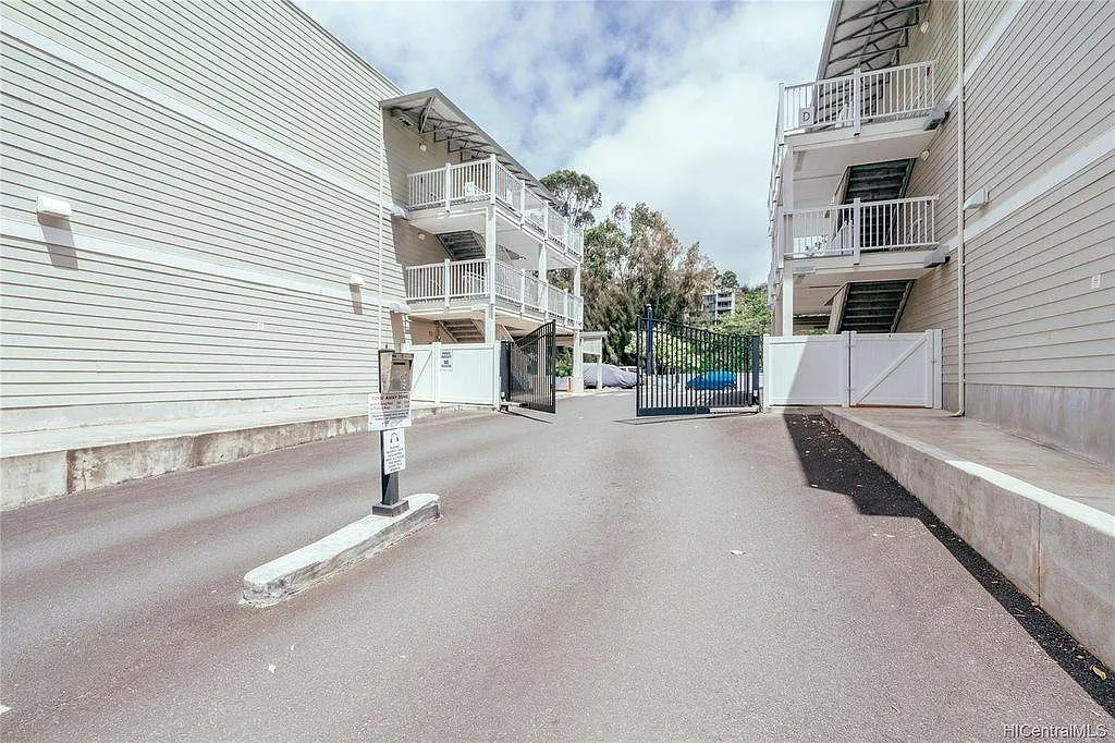 3 bed, 1212 sqft, $3,000 — Photo 2