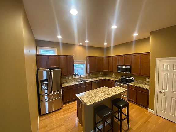 3rd image of 328 Carlton Dr